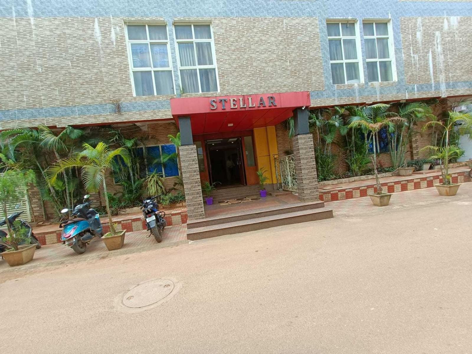 Oyo Stellar Resort Бхубанешвар Екстериор снимка